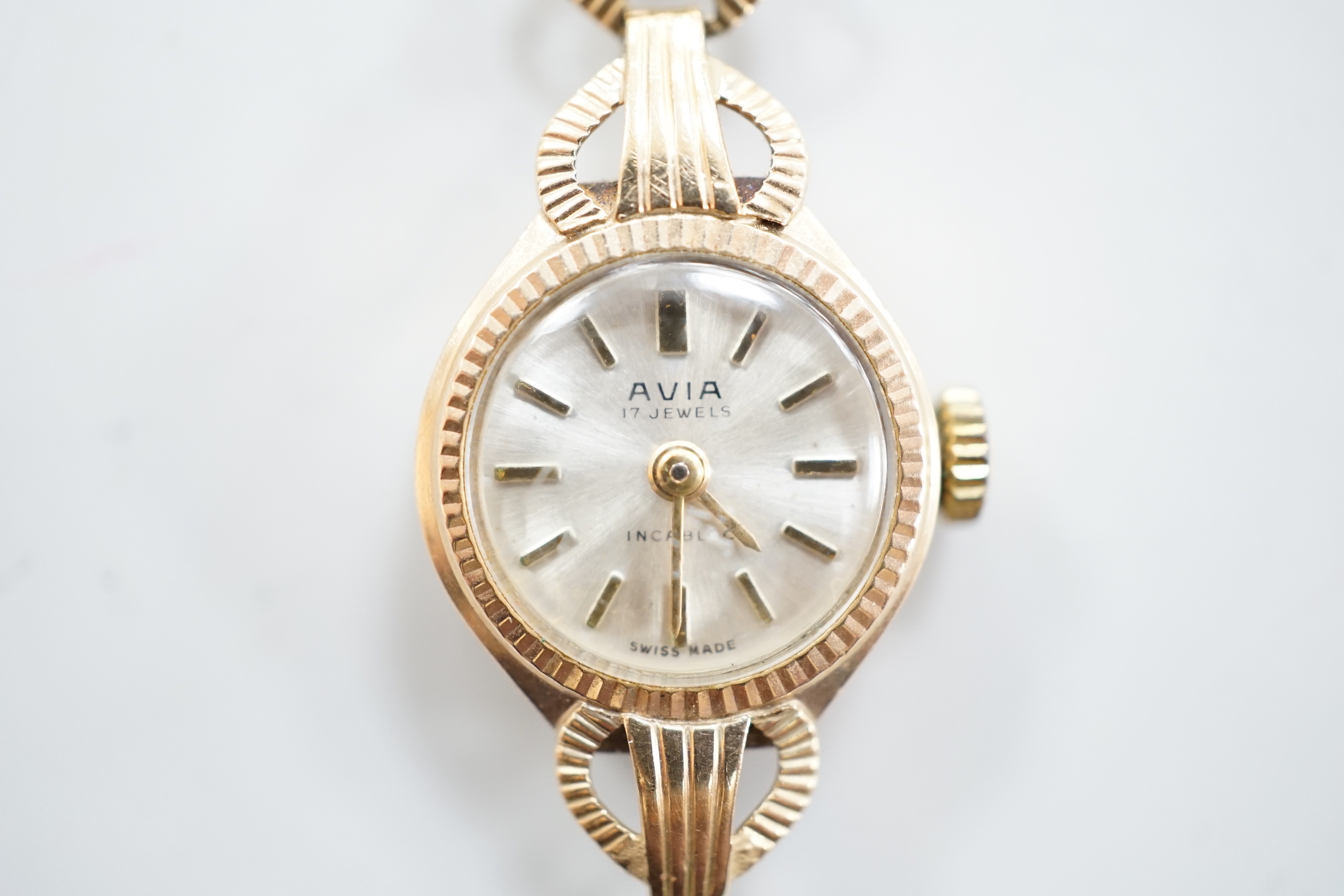 A lady's 9ct gold Avia manual wind wrist watch, on a 9ct gold bracelet, overall length 18cm, gross weight 9.3 grams.